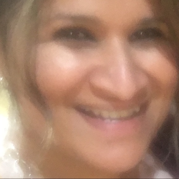 Meet your Posher, Rochelle - Picture 2 of 2